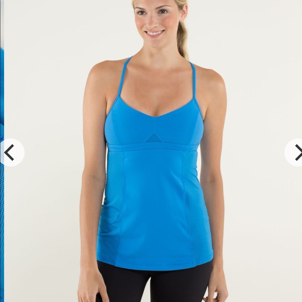 Lululemon Bend and Flow size 4 tank in cornflower.